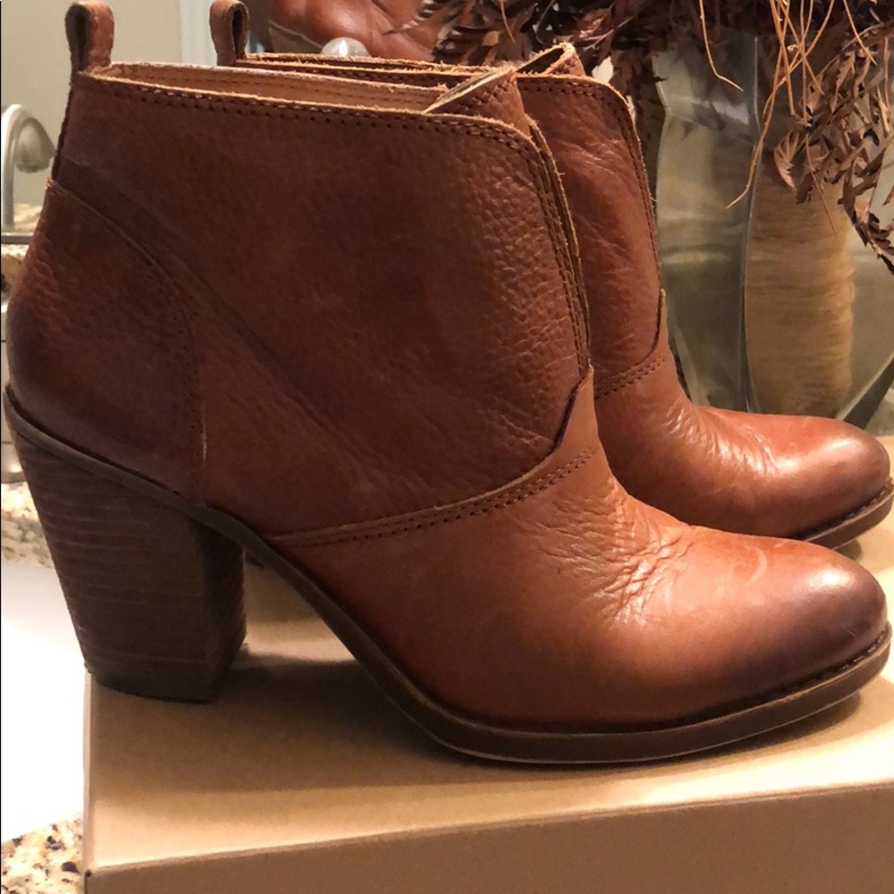 Lucky brand booties size 7.5